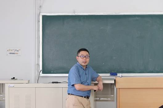 戴佳钰教授做客物理科学与技术学院2019年第十期格致61勤学论坛